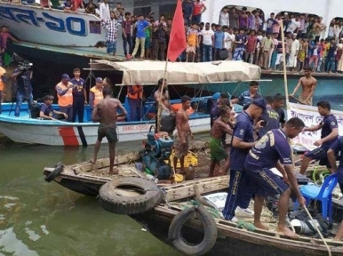 Sadarghat: Boat capsizes after hit by launch 